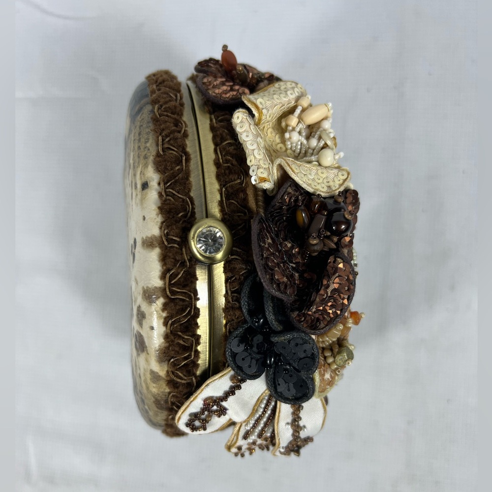 Mary Frances Beaded Lion Face Novelty Clutch Crossbody Purse - Picture 6 of 8